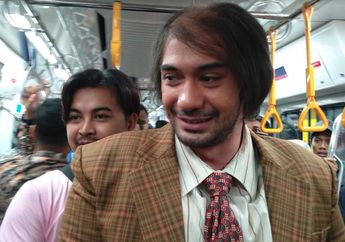 Demi Menjajal MRT, Aktor Reza Rahadian Rela Berdesak-desakan