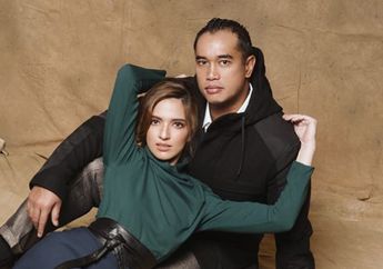 Cuma Modal Kaos Oblong, Penampilan Polos Nia Ramadhani saat Nyoblos Pemilu 2019 Jadi Sorotan 