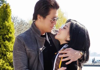 Rela Jatuhkan Gengsi Demi Beradegan Ranjang dan Gelendotan Manja ke sang Istri, Reino Barack Pasrah Saat Tahu Kena Tipu Daya Syahrini Demi Bikin Video Klip: Apa Model Itu kan Tipuan...