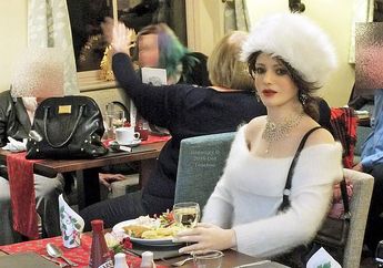 Dilaporkan Gara-gara Stalking Wanita Selama 50 Tahun, Polisi Kaget Temukan Koleksi Boneka Manusia di Rumah Bujangan Tua ini