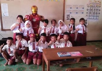 Sosok Inspiratif Dibalik Kostum Iron Man yang Bikin Murid - Murid SD Jadi Rajin Sekolah