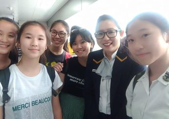 Tak Kenal Rasa Jijik, 5 Siswi SMP Sanur Lakukan Aksi Pungut Sampah di Gerbong MRT