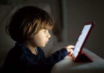 Amit-amit, Bahayanya Bisa Sampai Merusak Otak Anak, Orangtua Tolong Jangan Lagi Biarkan Anak Nonton TV dan Menggunakan Gadget Sebelum Usia Ini