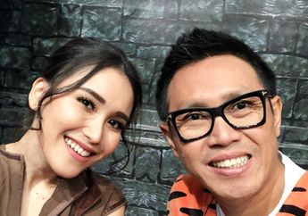 Eko Patrio Bertemu Ayu Ting Ting Saat Jalani Umrah, Wajah Polos Sang Pedangdut Tanpa Makeup Jadi Sorotan!