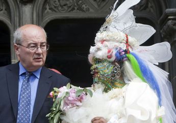 Punya Ribuan Tindikan di Wajahnya, Wanita ini Berhasil Pikat dan Menikahi Miliarder Kaya