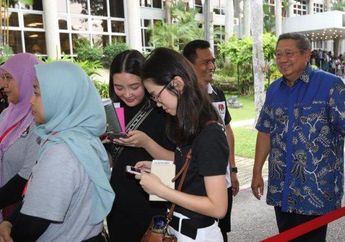 Setia Dampingi Ani Yudhoyono di Rumah Sakit, SBY Rela Antre Bareng 38.000 WNI untuk Nyoblos di Singapura