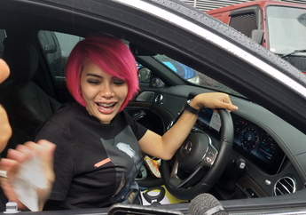 Izinkan Vicky Nitinegoro dan Putranya Bermain di Kamar Pribadinya, Nikita Mirzani: Mereka Best Friend!