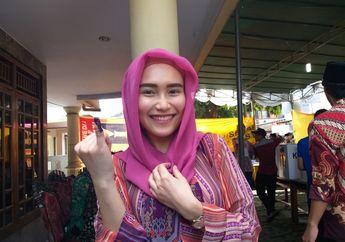 Ayu Ting Ting Kesal dengan Tingkah Rusuh Ayahnya yang Meledeknya di Balik Bilik Suara Pemilu 2019