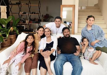 Tetap Harmonis Pasca 6 Tahun Bercerai, Lydia Kandou dan Jamal Mirdad Tak Sungkan Habiskan Malam Minggu Bersama