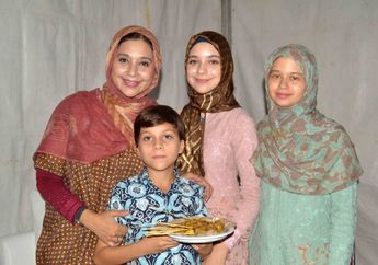 Biasa Makan Makanan Eropa, Ayu Azhari Ajarkan Anak Nikmati Kuliner Minang&nbsp;