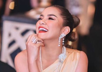 Kini Hidup Bergelimang Harta Usai menikah dengan Pengusaha Kaya Raya, Intip Potret Masa Kecil Artis Cantik Ini saat Jadi Model Majalah, Netizen: Hidung sama Dagu Beda!