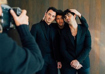 Joe Jonas dan Nick Jonas Tuliskan Surat Cinta untuk Pasangan Mereka di Album Happiness Begins, Jonas Brothers