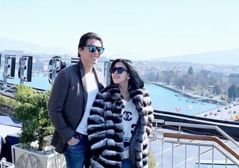 Masak Hidangan Buka Puasa untuk Sang Suami, Syahrini Pakai Headband Seharga Cicilan Apartemen!