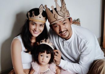 Liburan di Yogyakarta, Putri Atiqah Hasiholan yang Berpose Naik Becak Mencuri Perhatian Netizen