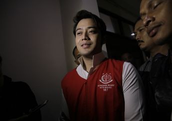 Hari Kedua Lebaran, Kriss Hatta Dibawakan Masakan Spesial oleh Ibunda