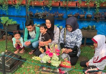 Alasannya Sibuk Kerja, Della Perez Tak Ikut Keluarga Ziarah ke Makam Julia Perez