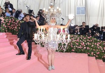 Hadiri Met Gala 2019, Katy Perry Tampil Nyeleneh Layaknya Lampu Gantung