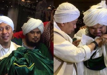 Opick Dipercaya Bawa Rambut Nabi Muhammad SAW ke Tanah Air, Ustadz Derry Tak Kuasa Menahan Tangis