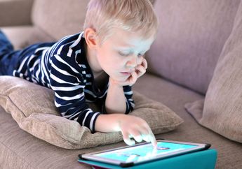 4 Cara yang Bisa Diterapkan Orangtua Untuk Mencegah Anak Kecanduan Gadget