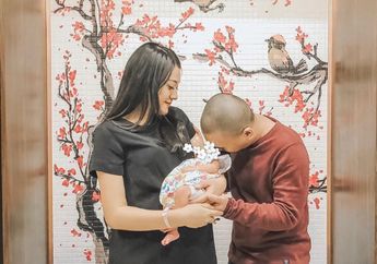 Beri Nama Anak Pertamanya Alinea Ava Nasution, Raditya Dika Beberkan Artinya