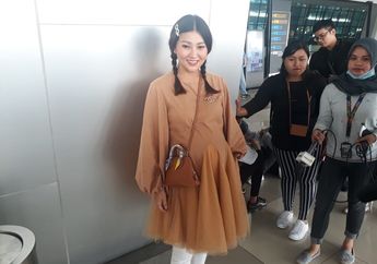 Sarwendah Melahirkan di Singapura, Intip Outfit Si Bumil yang Fashionable Abis