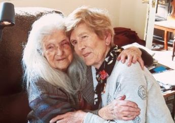 60 Tahun Mencari, Wanita Ini Akhirnya Temukan Ibu Kandungnya yang Telah Berusia Satu Abad Lebih Lewat Acara Radio