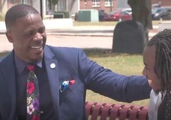 Saling Menginspirasi dan Mendukung, Ayah dan Anak asal Amerika Serikat Ini Lulus Bersamaan dari Perguruan Tinggi, Kok Bisa?