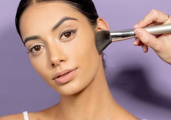 Punya Wajah Berminyak? 3 Trik ini Bikin Makeup Lebih Tahan Lama dan Anti Luntur!