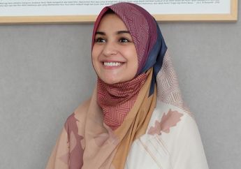 Cuma Foto OOTD di Depan Rumah, Shireen Sungkar Tetap Tenteng Tas Mewah Harga Rp 166 Juta!