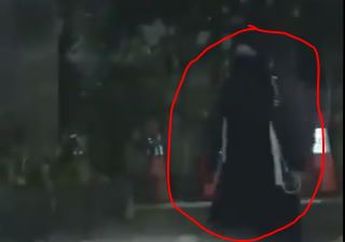 Berhasil Diamankan, Inilah Sosok Dibalik Perempuan Bercadar yang Nekat Datangi Barikade Polisi Saat Kerusuhan 22 Mei