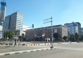 Demi Keuntungan Berlipat, Sejumlah Pedagang Nekat Berjualan di Depan Kantor Bawaslu