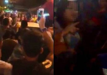 Jalan Rumahnya Disulap Jadi Pasar Ramadhan, Emak-emak Ini Nekat Tabrakkan Mobilnya ke Kerumunan, Nasibnya pun Berakhir Tragis