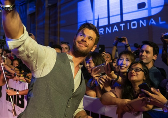 Chris Hemsworth Datang ke Bali Ngomong &lsquo;Mantul' Buat Promosi Film &lsquo;Men in Black: International&rsquo;!