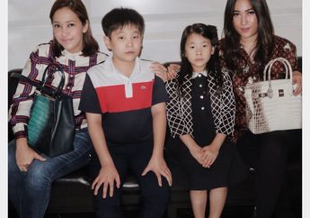 Dijemput Suami Kenakan Kaos Seharga Ratusan Juta, Maia Estianty Justru Kenakan Blouse Murah Saat Makan Malam Bersama Sahabatnya