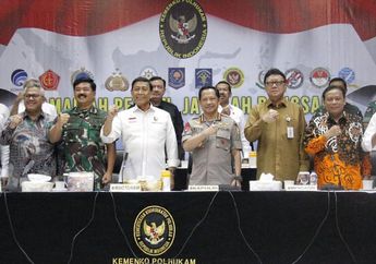 Tak Gentar Hadapi Ancaman Pembunuhan, Wiranto Hanya Senyum Saat Tau Dirinya Jadi Salah Satu Targetnya.