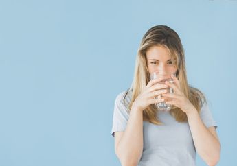 Mana yang Lebih Baik, Minum Air Dingin atau Hangat untuk Kesehatan Tubuh Kita?