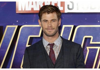 Promosi Film Men In Black: International, Chris Hemsworth Iseng Main 'Petak Umpet' di Bali
