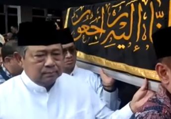 SBY Dampingi Jenazah Ani Yudhoyono dalam Pesawat Hercules 'Bapak Enggak Mau Jauh Dari Jenazah'