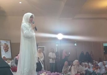 Di Depan Ribuan Anak Yatim, Syahrini Pamer Punya Suami Ganteng