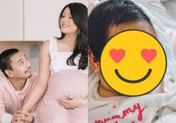 Akhirnya! Raditya Dika dan Anissa Aziza untuk Pertama Kalinya Kompak Unggah Foto Wajah Putrinya Secara Jelas