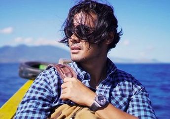 Unggah Foto dalam Balutan Jas Hitam, Chicco Jerikho Disebut Mirip Keanu Reeves