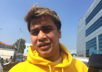 Lanjutkan Tradisi Mendiang Olga, Billy Syahputra Bagi-bagi THR hingga Puluhan Juta Rupiah