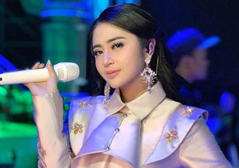 Masih Berduka Ditinggal sang Ayah, Dewi Perssik Curhat Beratnya Jadi Anak yang Dibanggakan Orang Tua