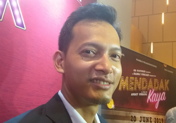 Kenakan Baju Adat Jawa dan Gigi Kelinci Tonggos, Fedi Nuril Sampai Tak Dikenali Anaknya Sendiri