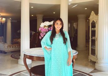 Tampil Cantik dalam Balutan Hijab Syari, Aurel Hermansyah Jadi Sorotan Saat Datang ke Pengajian