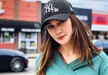 Plesiran ke London, Luna Maya Bikin Netizen Salfok saat Lihat-lihat Gaun Pengantin