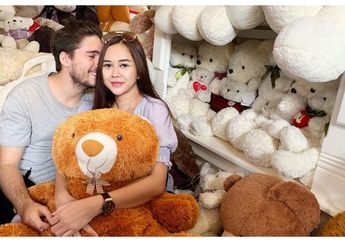 Melahirkan Bayi Perempuan yang Cantik, Aura Kasih Panjatkan Syukur 