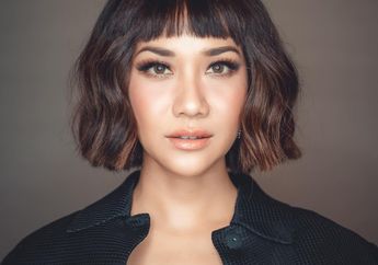 Alami Cedera dan Harus Gunakan Tongkat Kruk untuk Berjalan, Bunga Citra Lestari Tetap Profesional Lakukan Pemotretan di Los Angeles