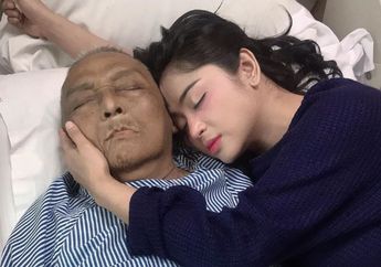 Berderai Air Mata Kenang Kepergian sang Ayah, Dewi Perssik Akui Belum Bisa Terima Kenyataan!