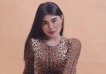 Kunjungi Penderita Lupus, Rosa Meldianti Nangis Bawang, Lihat Ekspresinya!